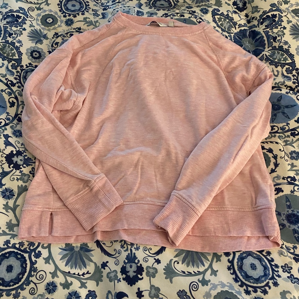 Vineyard Vines Women’s Assorted Sweatshirts and Hoodies. - Picture 3 of 10